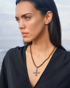 Collar Cruz Plateado Osiris