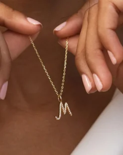 Collar Letra M