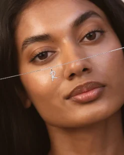 Collar Plata Letra R